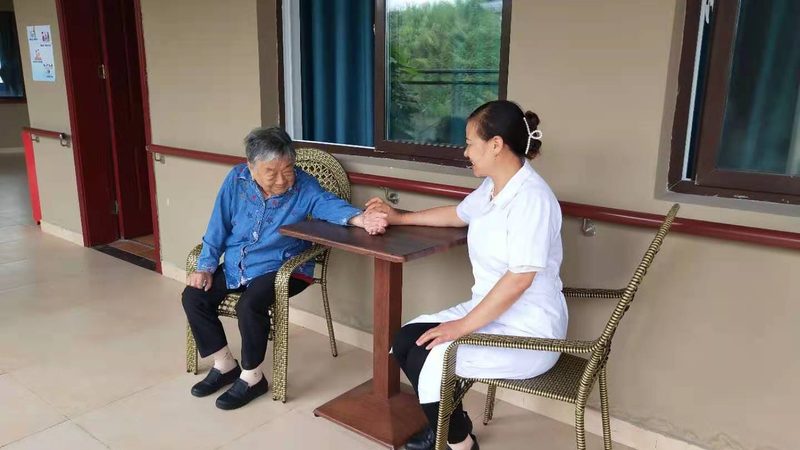 智能养老院设备凭什么比普通养老设备贵几倍