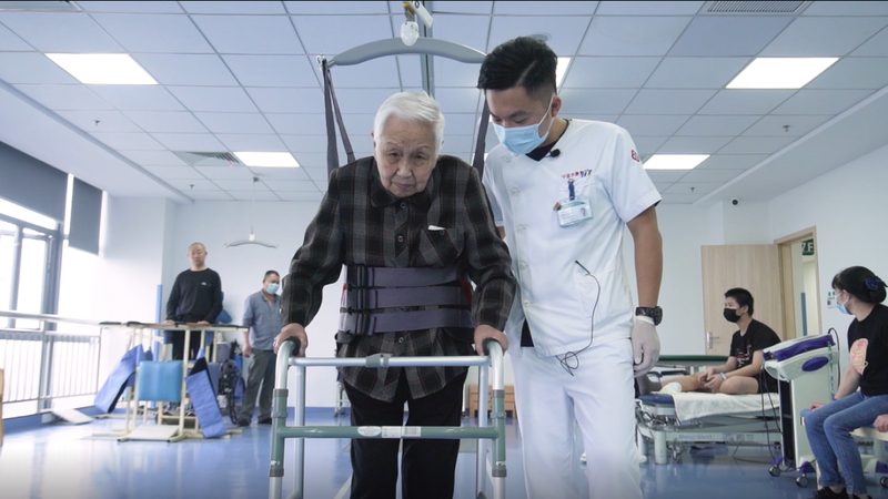在成都，医院护工的收费标准并非一成不变，它由以下几个因素构成：