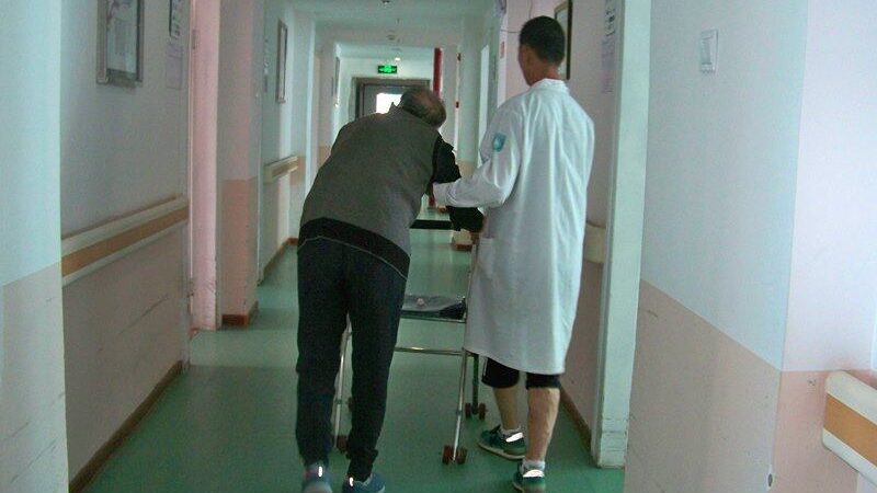 长期卧床老人床垫如何选择？揭秘选购要点与误区